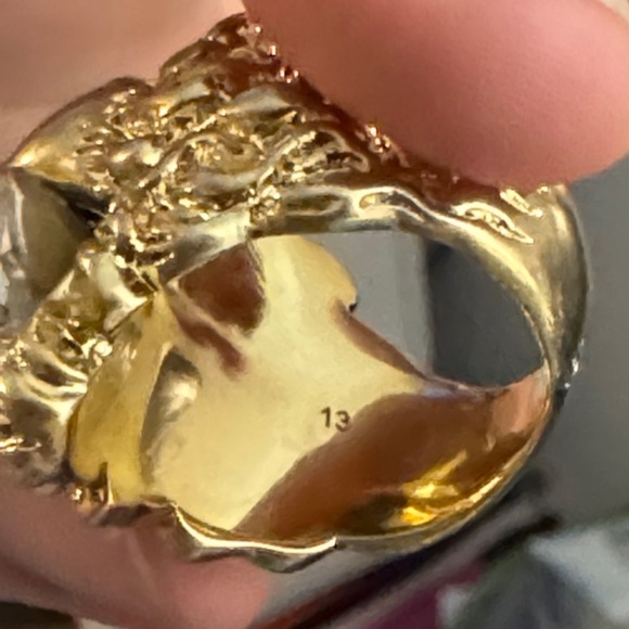 Gucci Gold Lion Head Ring - Picture 6 of 6